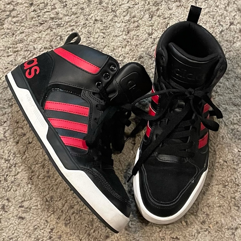 Classic Red and Black Barely Used Adidas Neo Men’s size 9